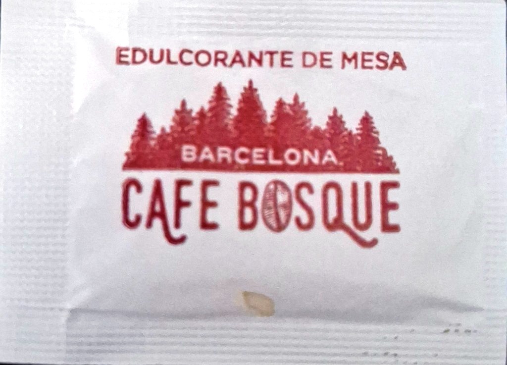 Sobres de edulcorantes de la marca de café BOSQUE.