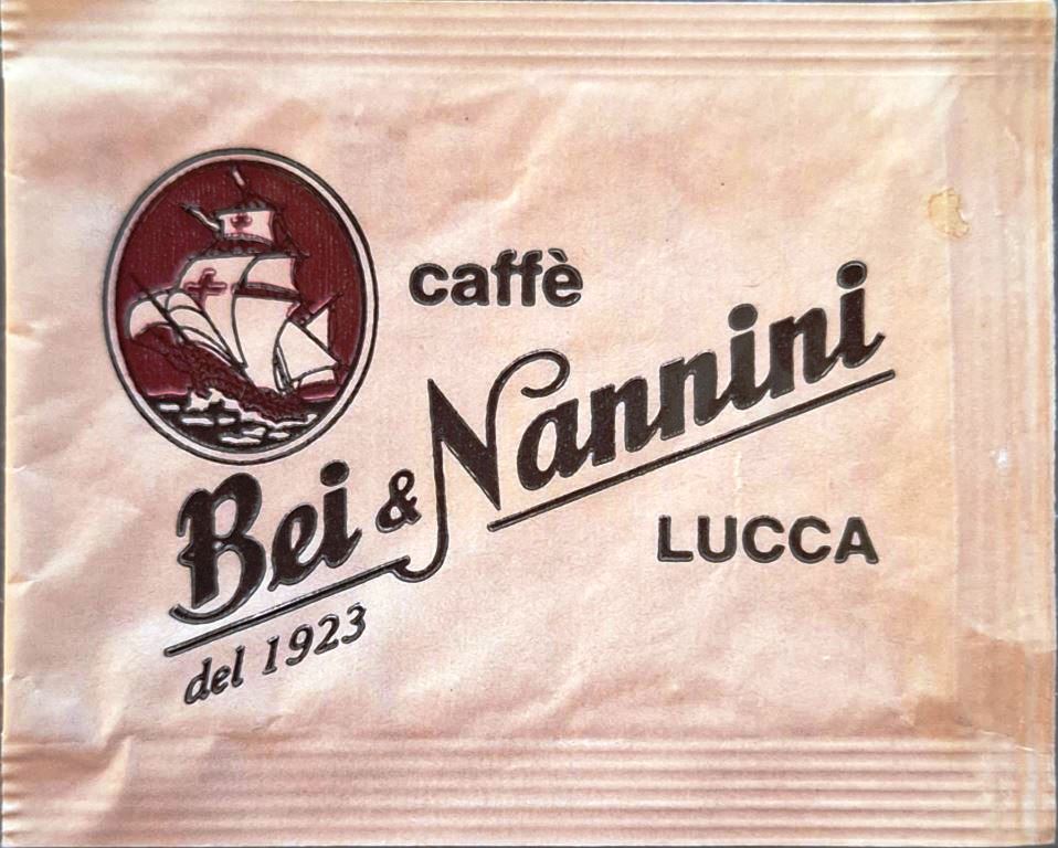 Sobres de edulcorantes de la marca de café BEI & NANNINI.