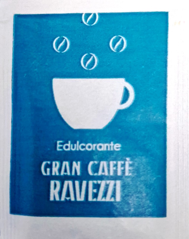 Sobres de edulcorantes de la marca de café RAVEZZI.