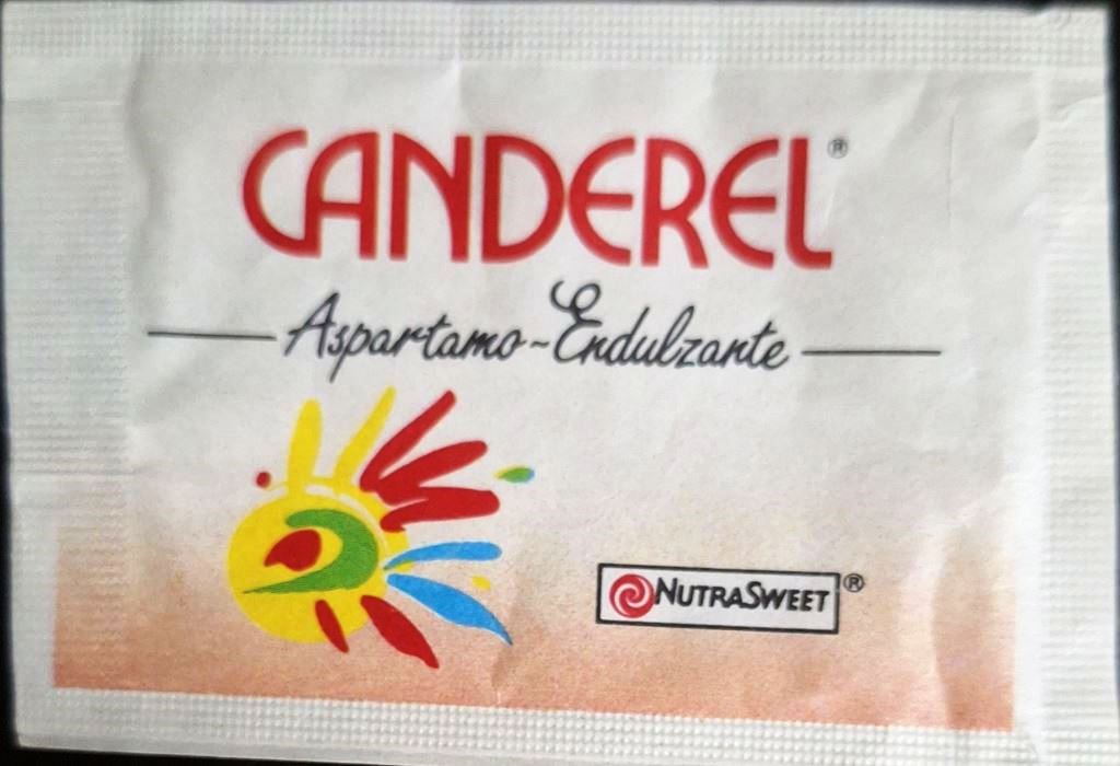 Sobres de edulcorantes de la marca de edulcorante CANDEREL