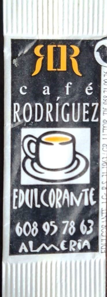 Sobres de edulcorantes de la marca de café RODRIGUEZ.
