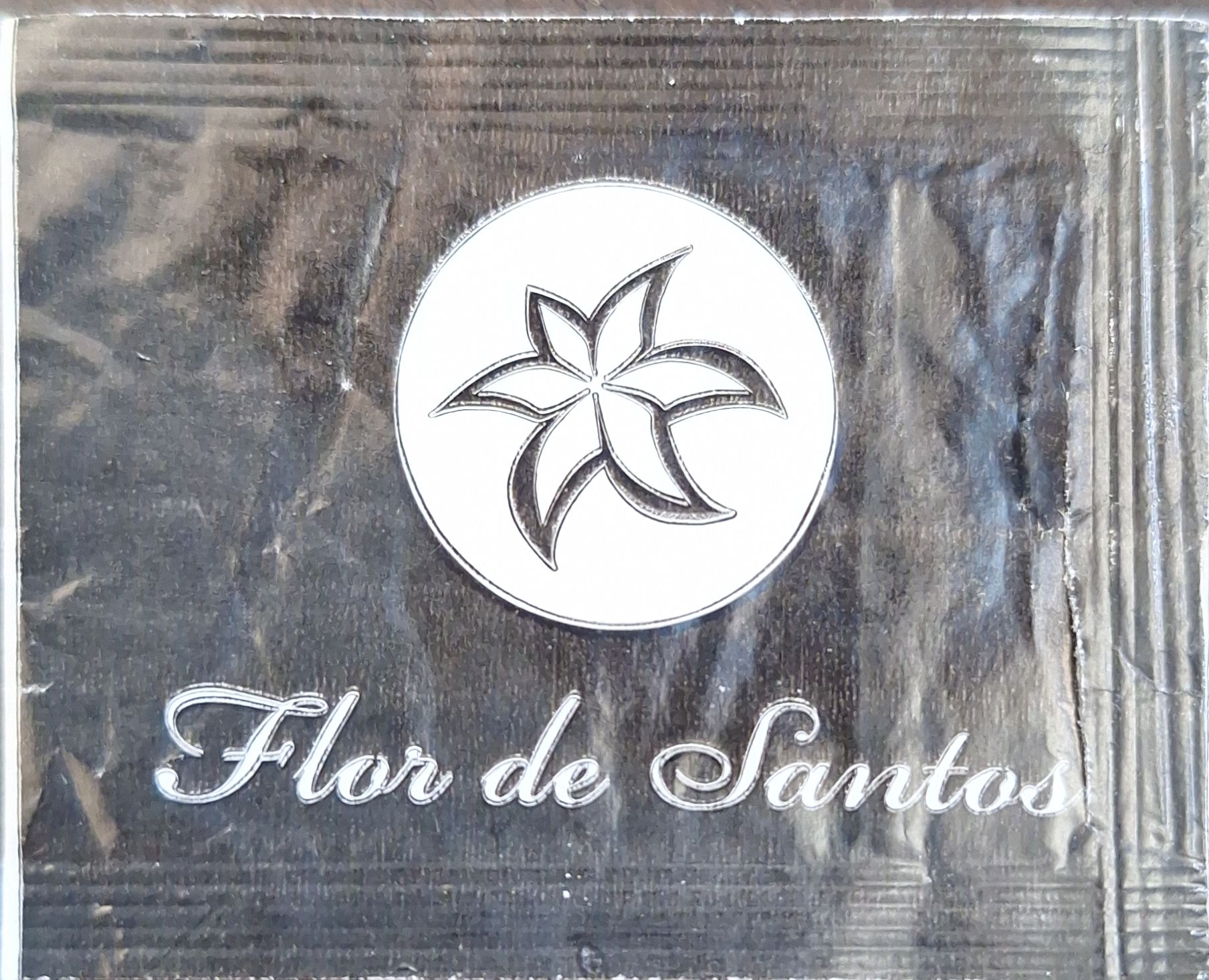 Sobres de edulcorantes de la marca de café FLOR de SANTOS.
