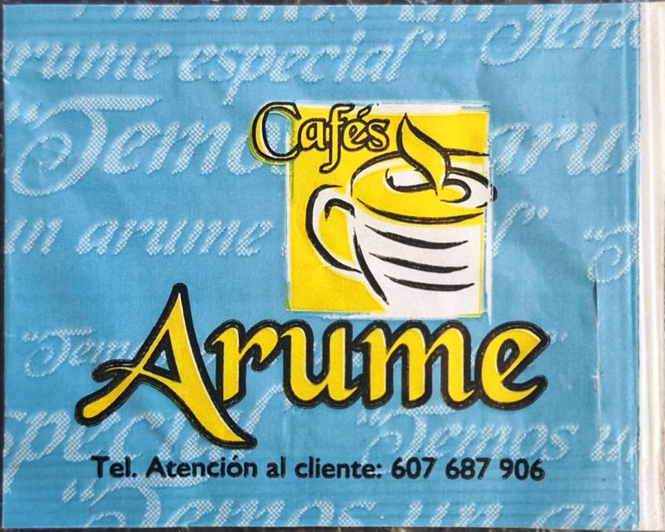 Sobres de edulcorantes de la marca de café ARUME.