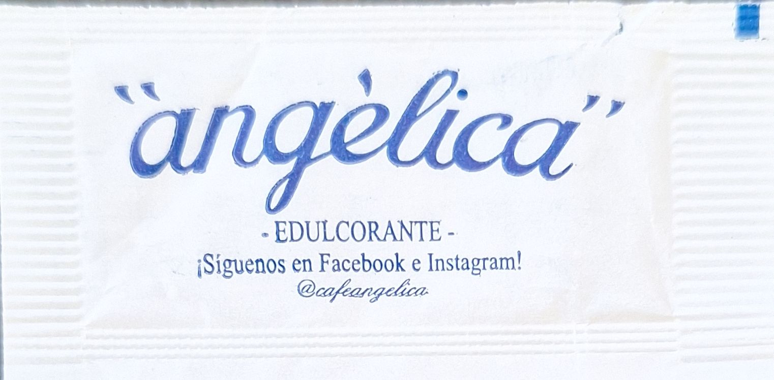Sobres de edulcorantes de la marca de café ANGÈLICA.
