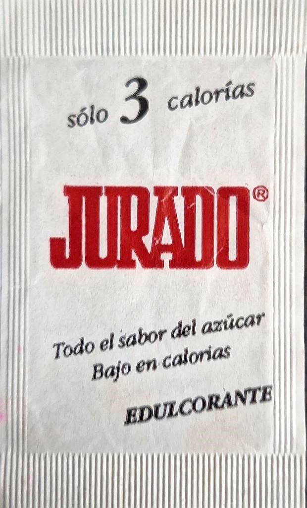 Sobres de edulcorantes de la marca de café JURADO.