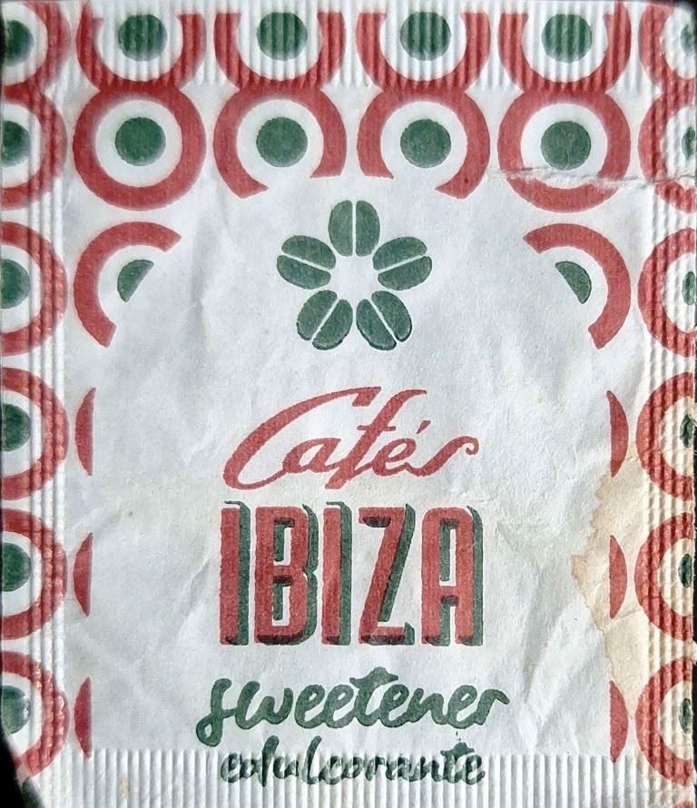 Sobres de edulcorantes de la marca de café IBIZA.