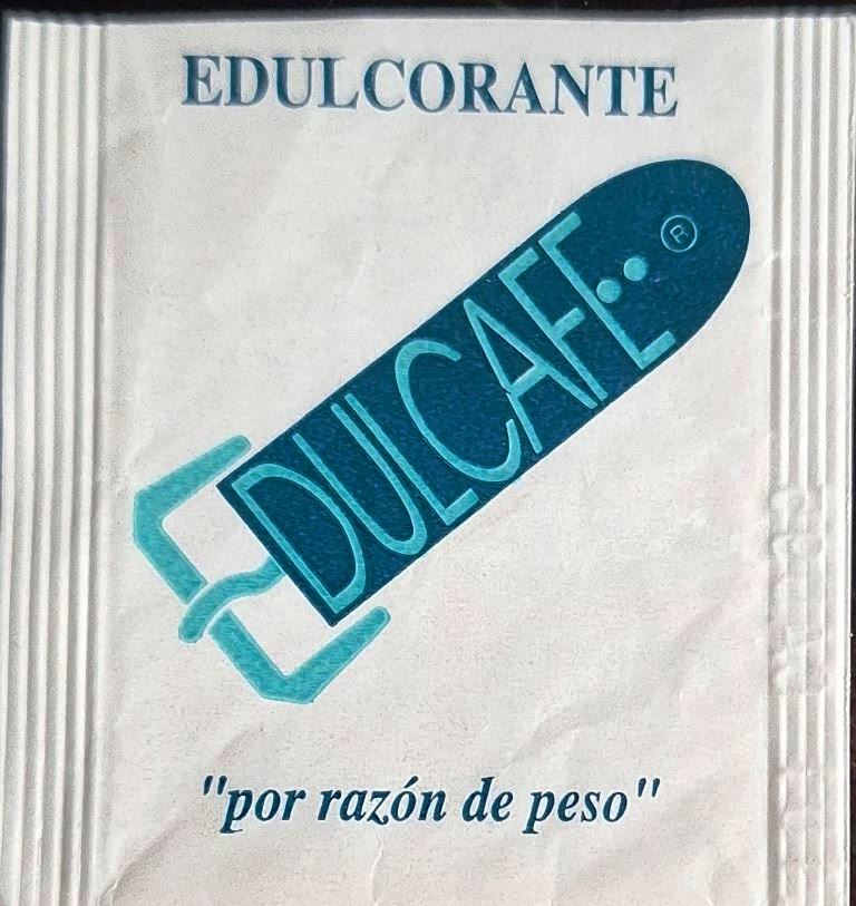Sobres de edulcorantes de marcas de edulcorante.