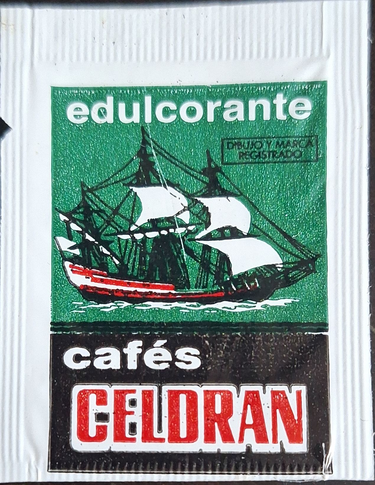 Sobres de edulcorantes de la marca de café CELDRAN.