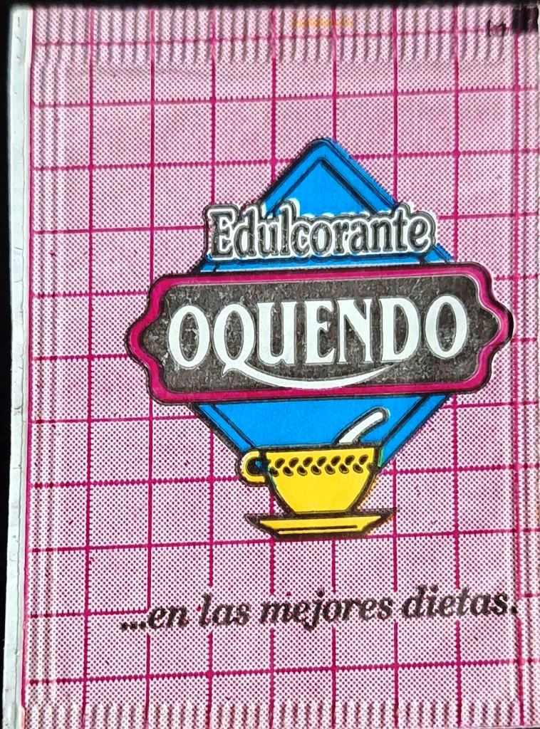 Sobres de edulcorantes de la marca de café 0QUENDO.