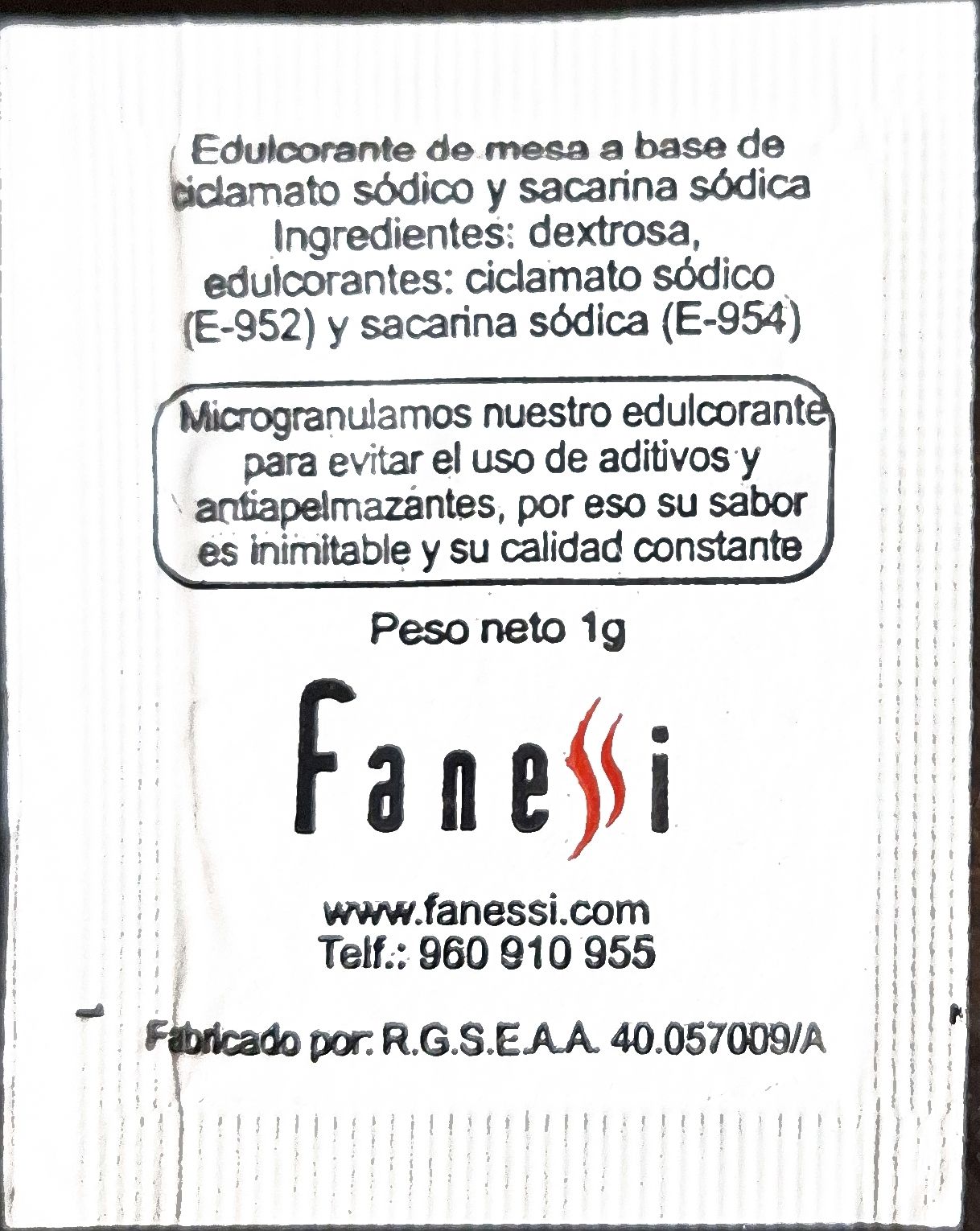Sobres de edulcorantes de la marca de café FANESSI.