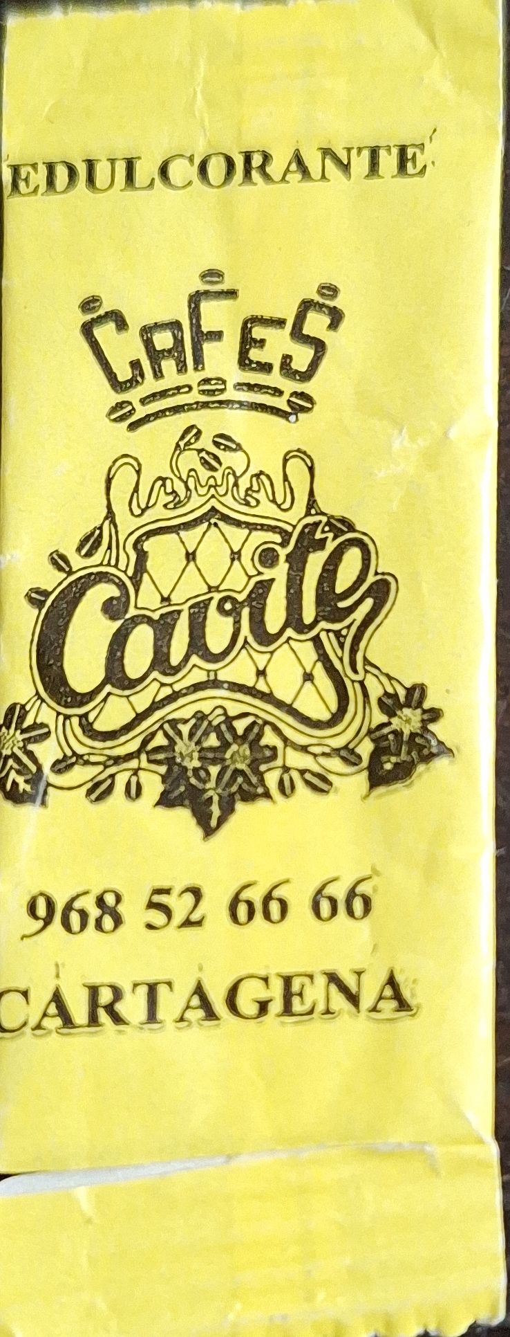 Sobres de edulcorantes de la marca de café CAVITE.