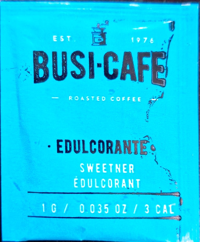 Sobres de edulcorantes de la marca de café BUSI-CAFE.