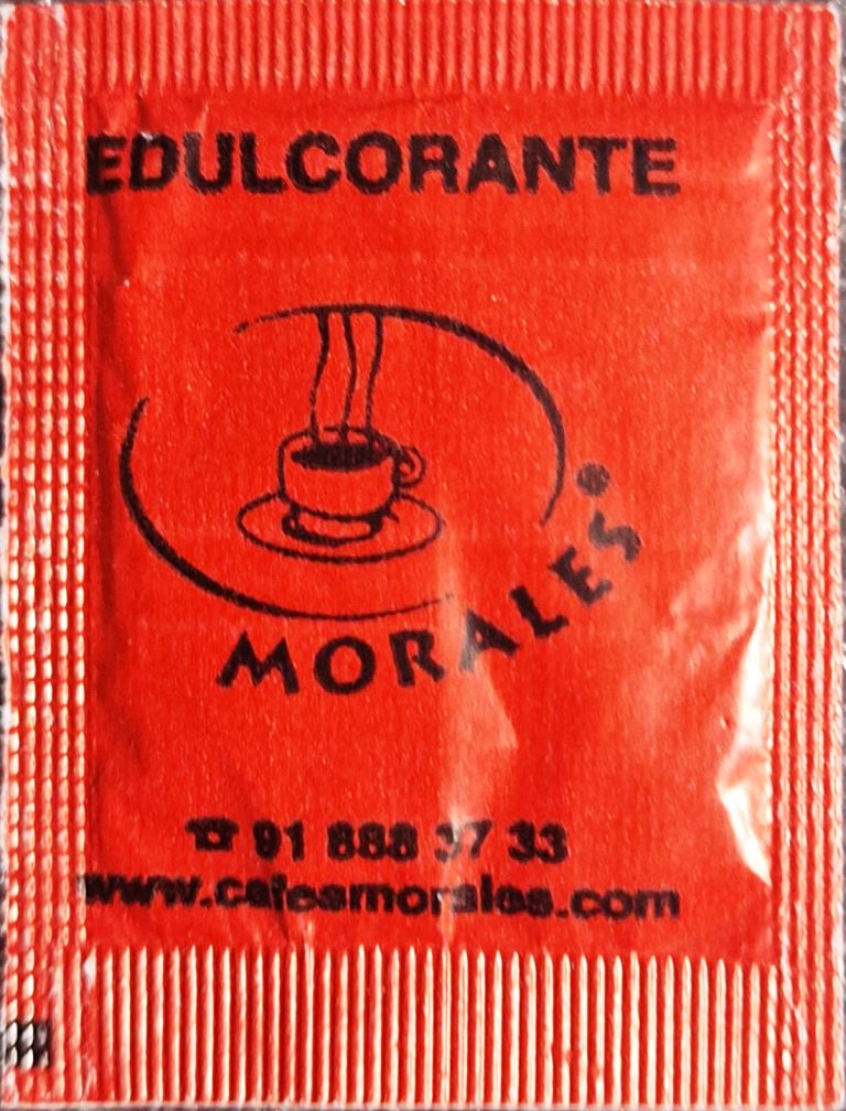 Sobres de edulcorantes de la marca de café MORALES.