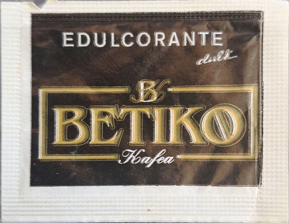 Sobres de edulcorantes de la marca de café BETIKO.