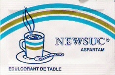 Sachets d'édulcorant de la marque d'édulcorant NEW SUC de France.
