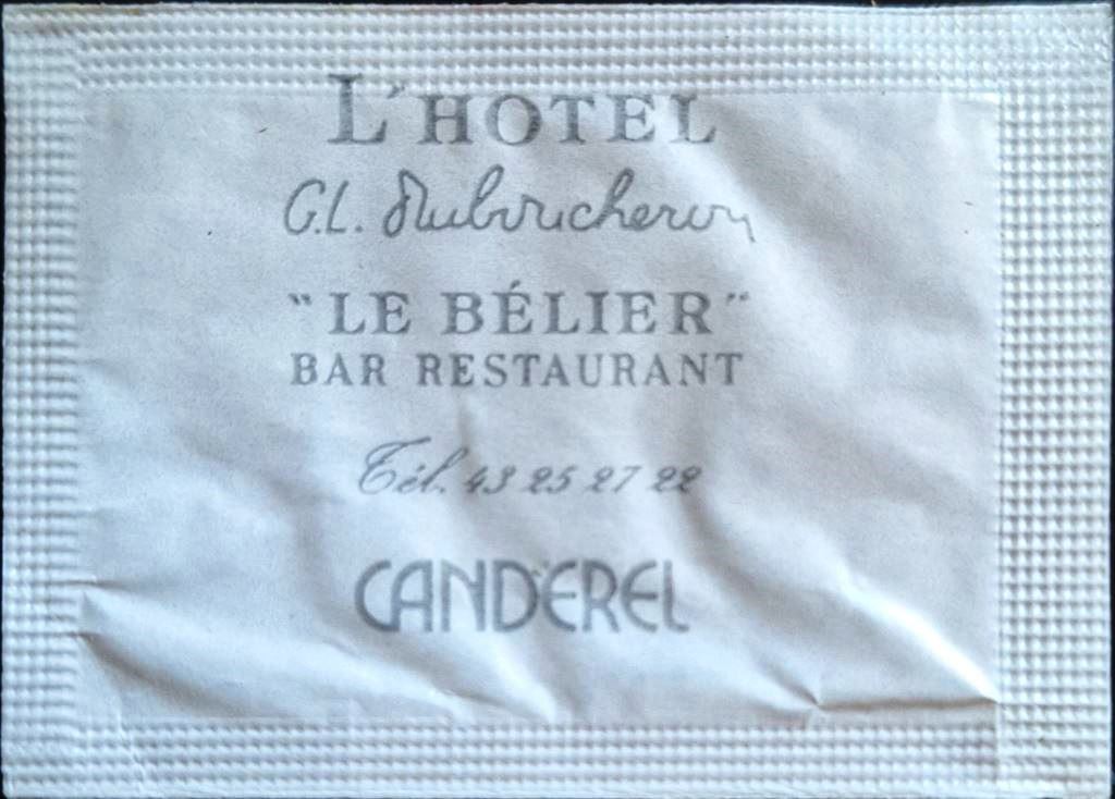 Sachets d'édulcorant de l'hôtel LE BELIER de France.