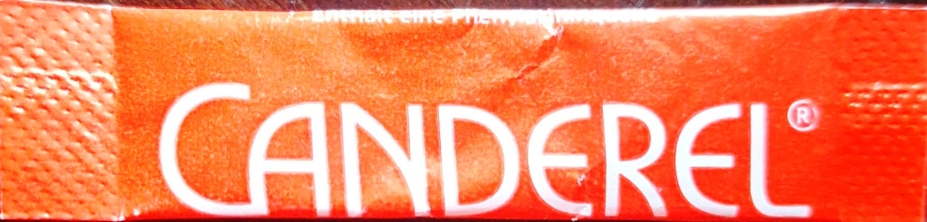 Sachets d'édulcorant de la marque d'édulcorant CANDEREL de France.