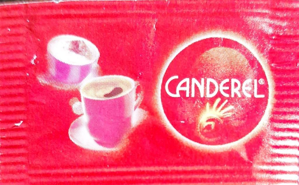 Sachets d'édulcorant de la marque d'édulcorant CANDEREL de France.