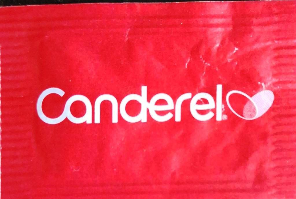 Sachets d'édulcorant de la marque d'édulcorant CANDEREL de France.