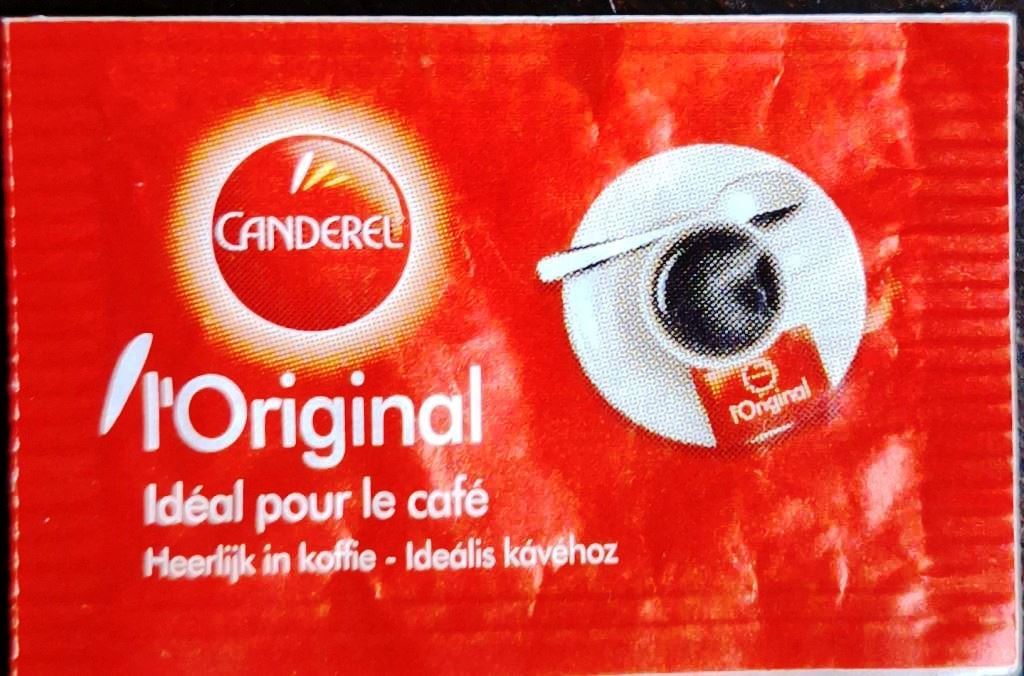 Sachets d'édulcorant de la marque d'édulcorant CANDEREL de France.