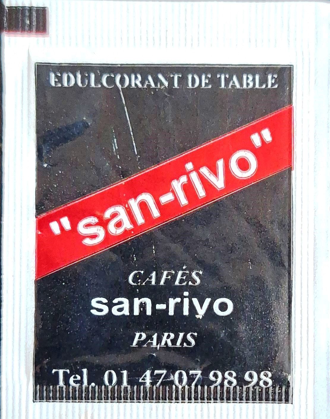 Sachets d'édulcorant de la marque de café SAN-RIVO de France.