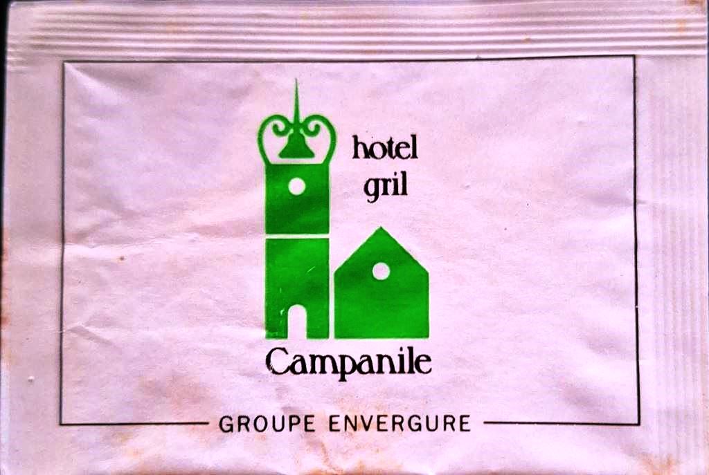 Sachets d'édulcorant de l'hôtel CAMPANILE de France.