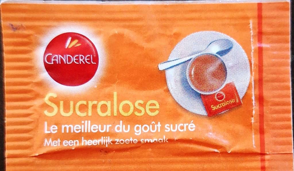 Sachets d'édulcorant de la marque d'édulcorant CANDEREL de France.