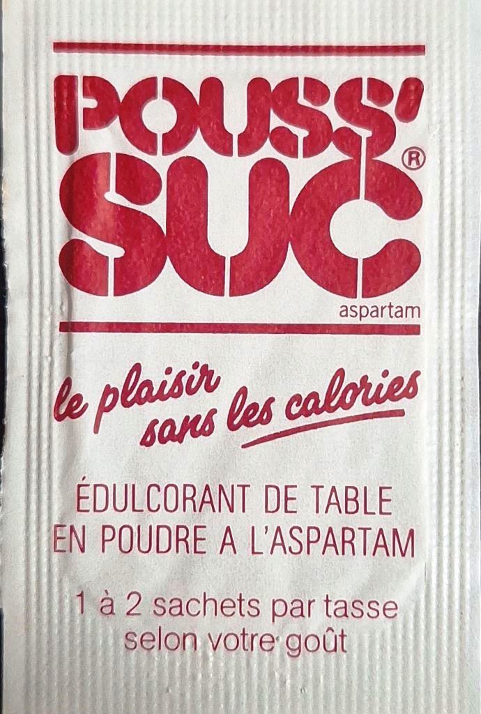 Sachets d'édulcorant de la marque d'édulcorant POUSS SUC de France.