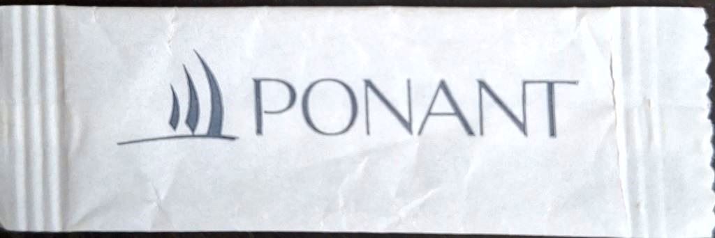 Sachets d'édulcorants de la compagnie de croisières PONANT.