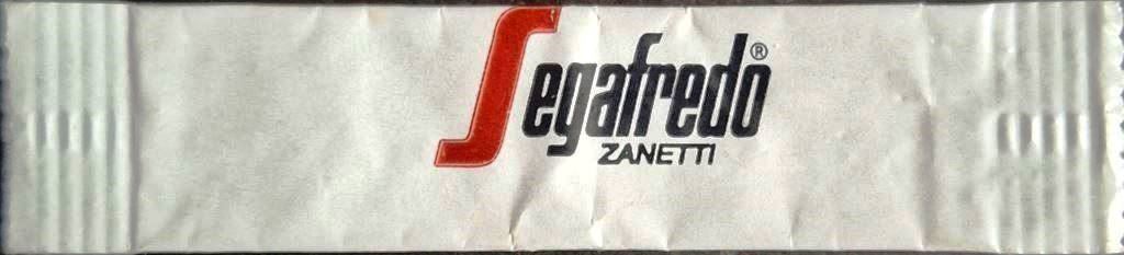 Sachets d'édulcorant de la marque de café SEGAFREDO de France.